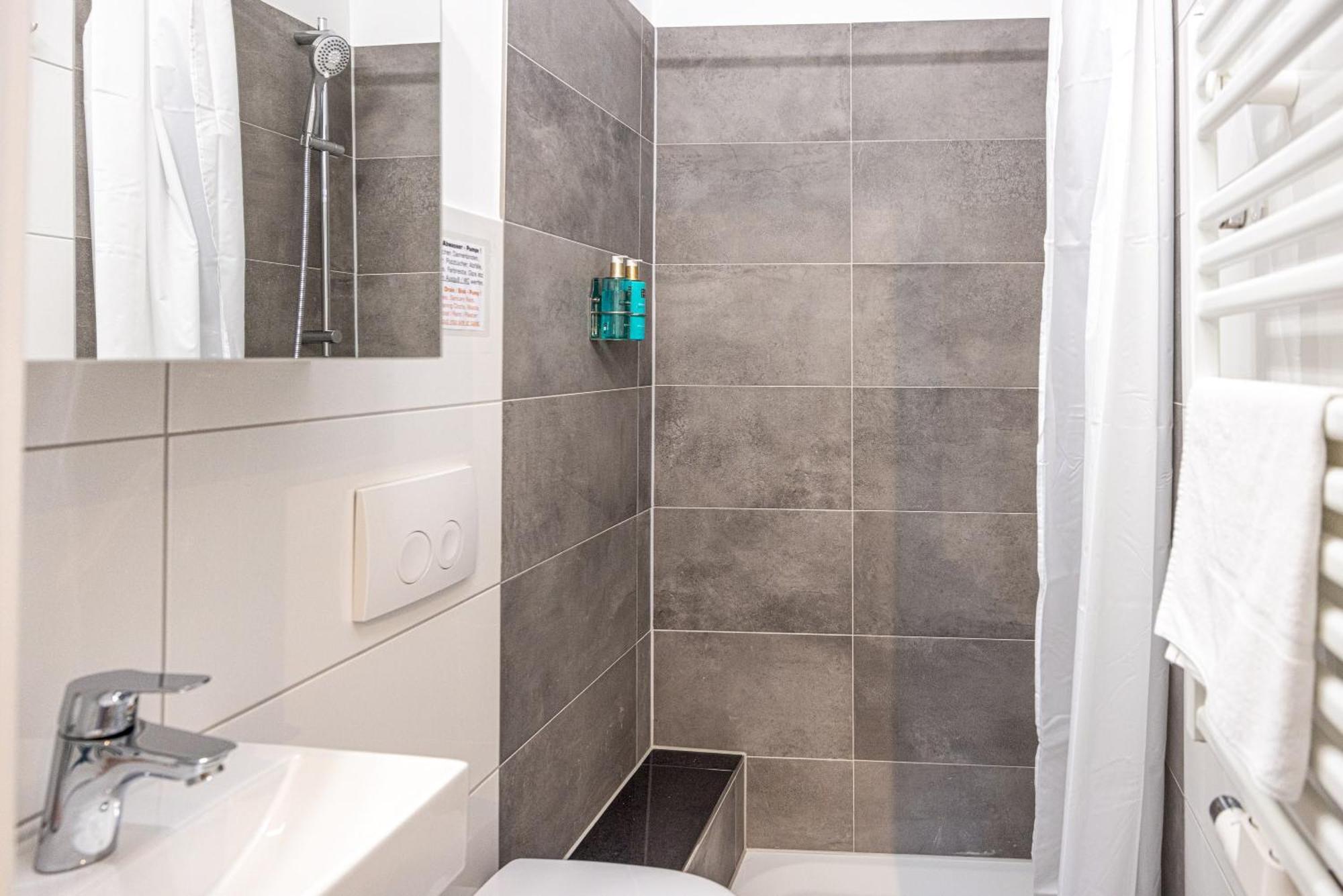 Have-A-Nice-Stay - Souterrain, Kino An Der Natur, U-Bahn Nach Hamburg 400M - Baecker & Restaurants 500M - Lidl 800M - Zentrum 1,5Km Ahrensburg Bagian luar foto